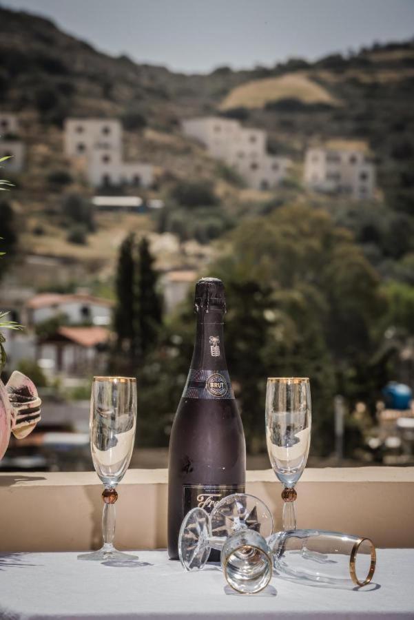 Bodikos Apartments Pitsidia Bagian luar foto